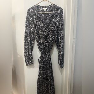 Chic Long Sleeve Floral Dress in Black and White